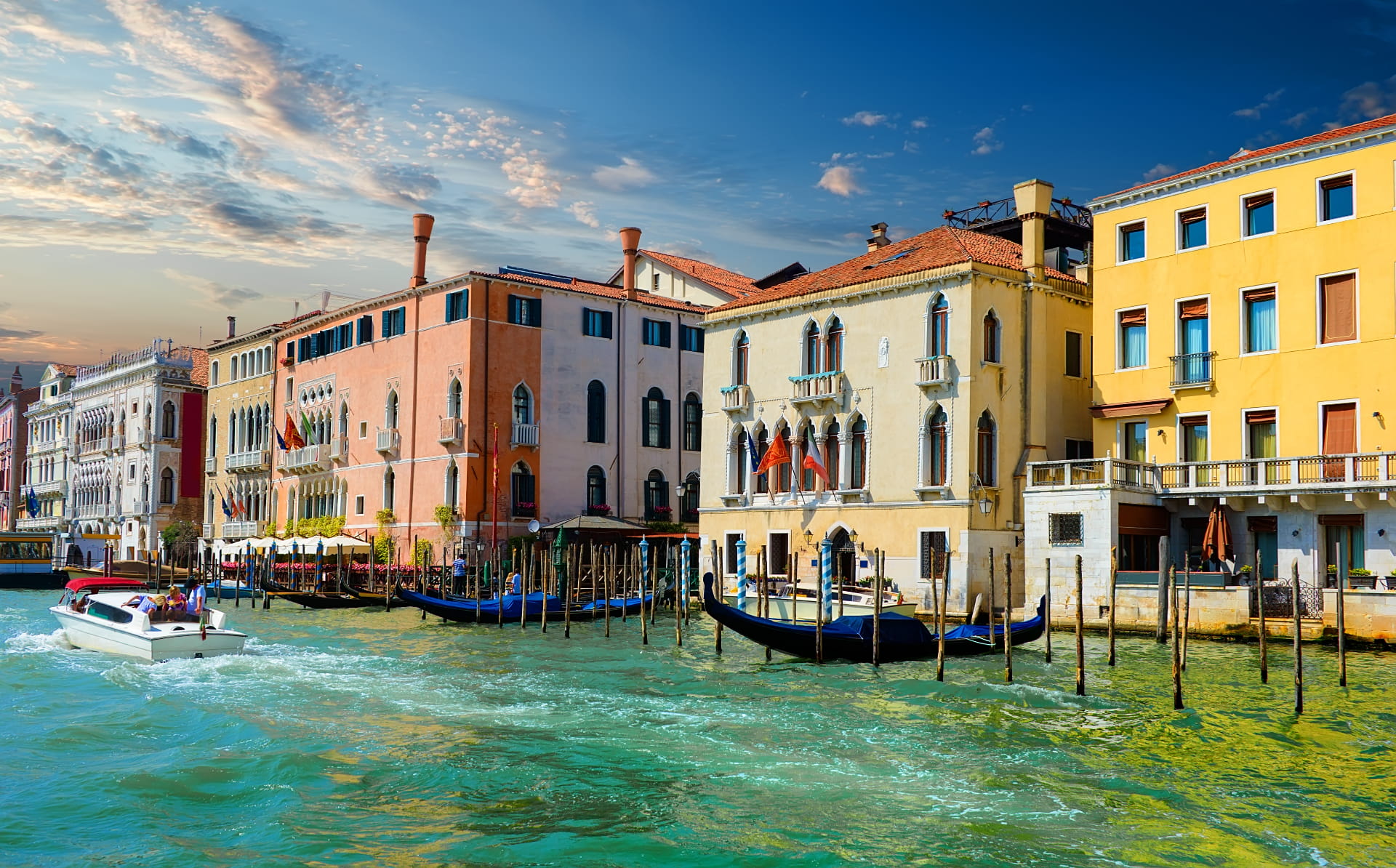 sunny summer venice 2026 01 08 06 27 53 utc